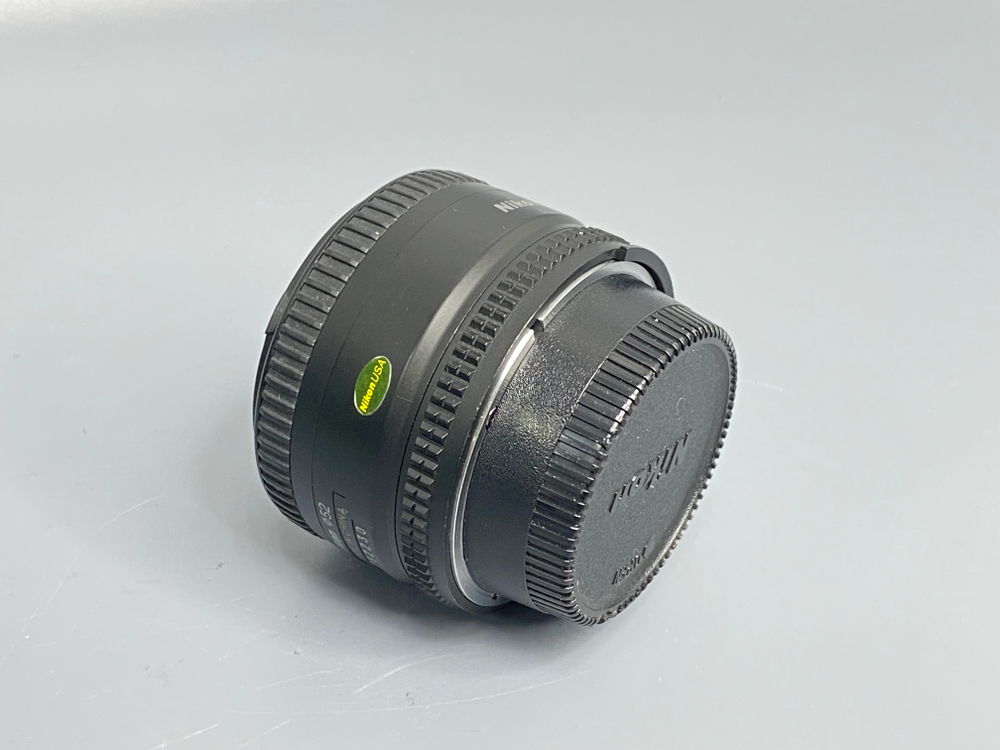Nikon 50mm 1.8D Повреждено крепление светофильтра