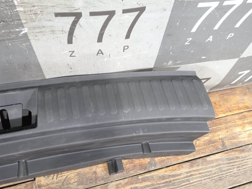 Обшивка Накладка замка багажника Geely Atlas 2 23-нв Б/У Оригинал 6600273729B01