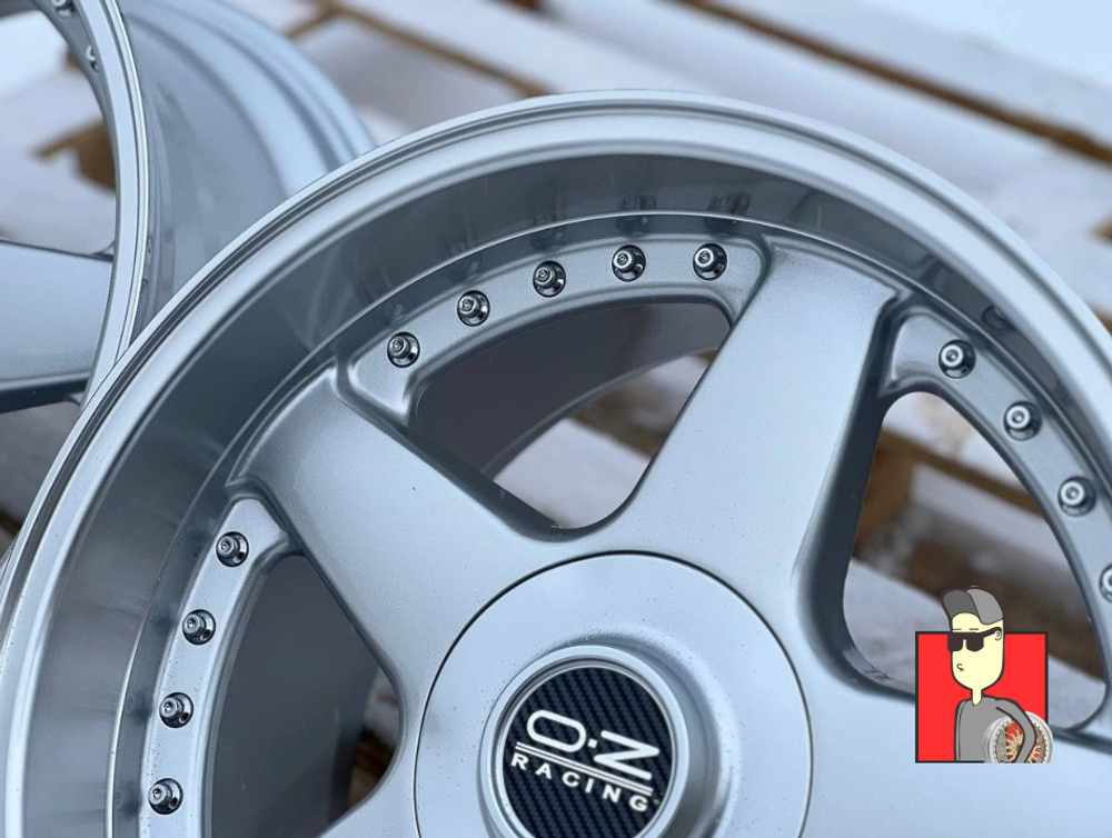 Комплект дисков OZ Racing Futura 17x8.5/9.5 et20/20 5x100/5x114.3
