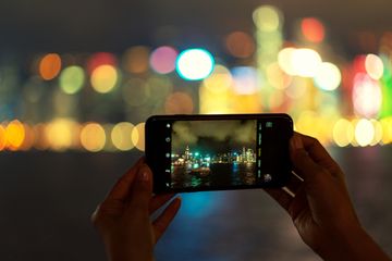 Ночной режим камеры для осенних сумерек: какие смартфоны справляются