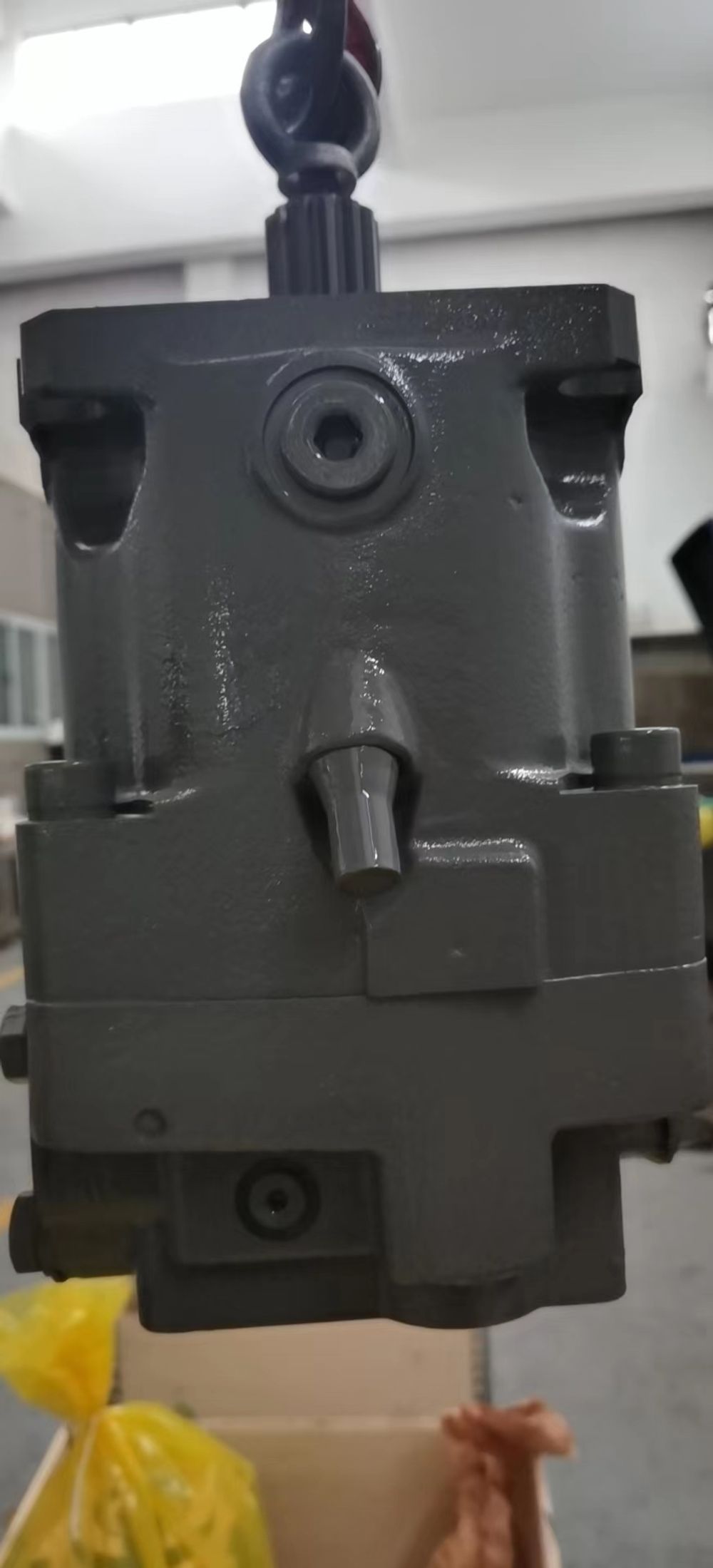 A11VO60LRS/10R-NSC12N00 - Насос аксиально-поршневой нереверсивный регулируемый с наклонной шайбой для незамкнутой гидросистемы, рабочий объем 60 см3, LRS = регулятор мощности с LS управлением, номинальное давление 350 бар, валS = шлицевой по ANSI B92.1a, проходной вал - нет