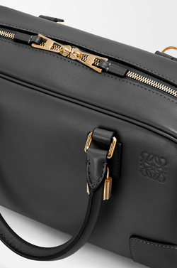 Loewe Сумка Amazona 23 из телячьей кожи наппа, черный