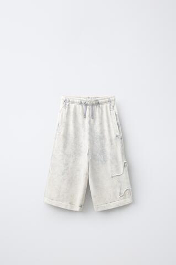 ZARA УДЛИНЕННЫЕ ШОРТЫ С ЭФФЕКТОМ ПОТЕРТОСТИ, МЯГКИЙ СЕРЫЙ