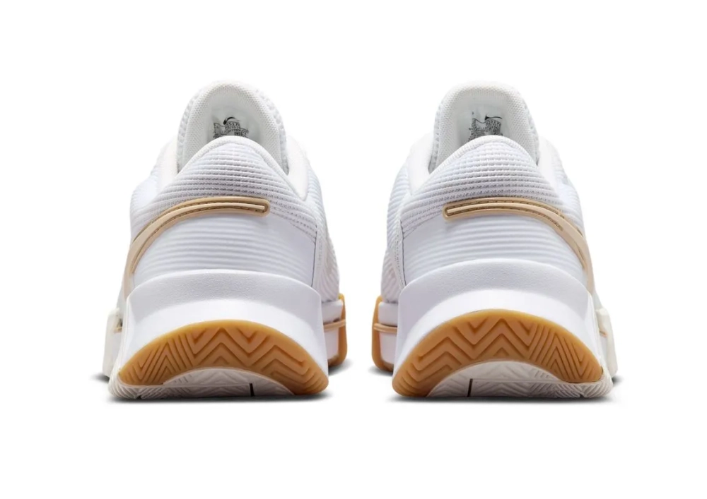 Женские теннисные кроссовки Nike Zoom GP Challenge 1.5 - white/lt orewood/summit white