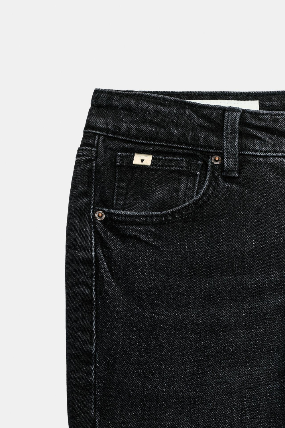 ZARA ДЖИНСЫ TRF SLIM FIT С НИЗКОЙ ПОСАДКОЙ, ЧЕРНЫЙ