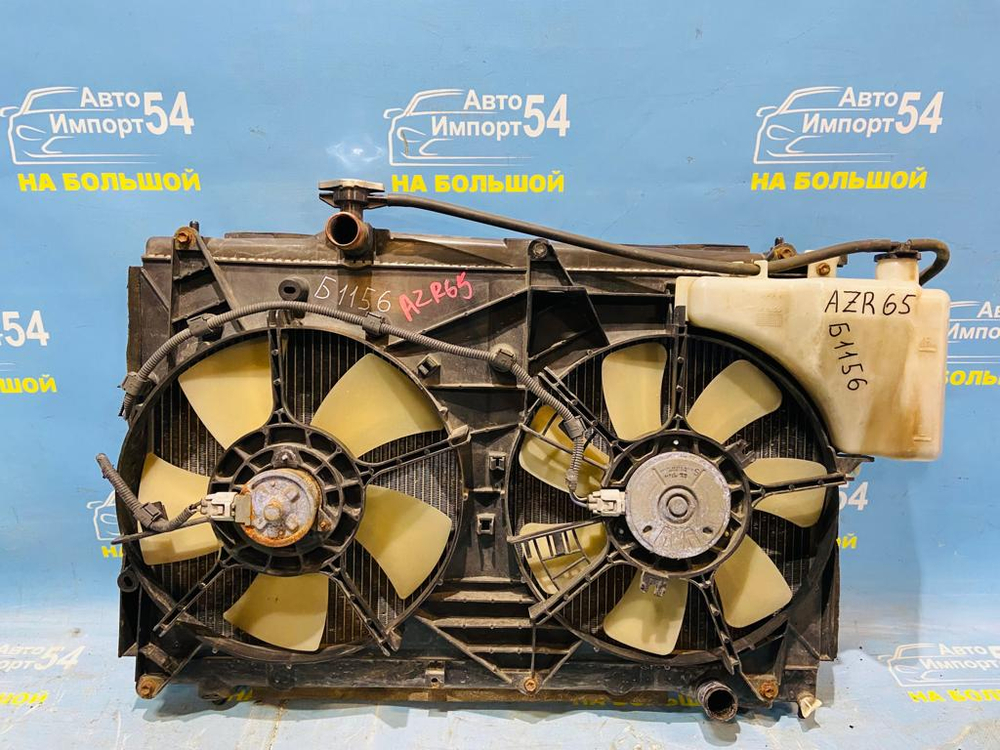 Радиатор двигателя TOYOTA VOXY 2001-2007