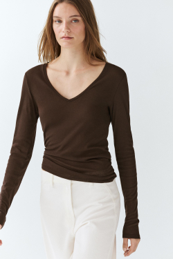 Massimo Dutti Приталенная футболка с длинными рукавами и V-образным вырезом, коричневый