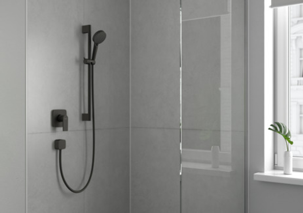 Душевой гарнитур Hansgrohe Vernis Blend Vario cо штангой 65 см матовый чёрный 26422670