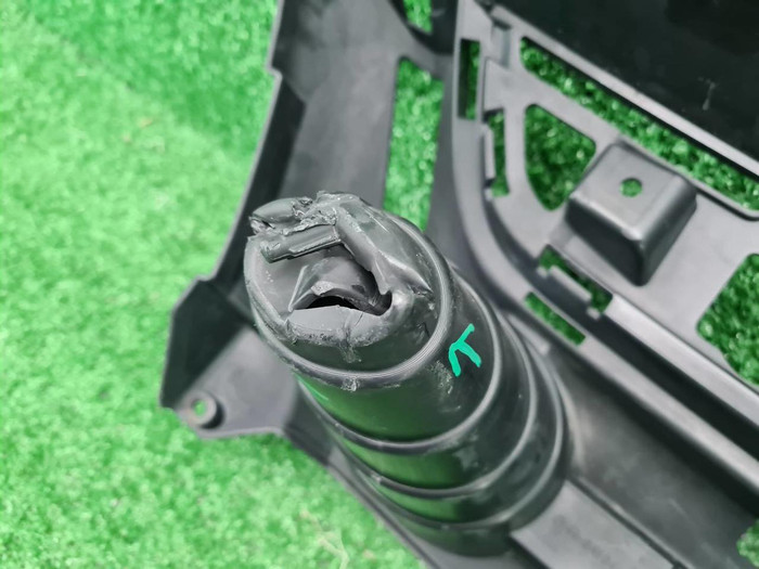 Кронштейн решетки радиатора Ford Kuga 2 (12-16)