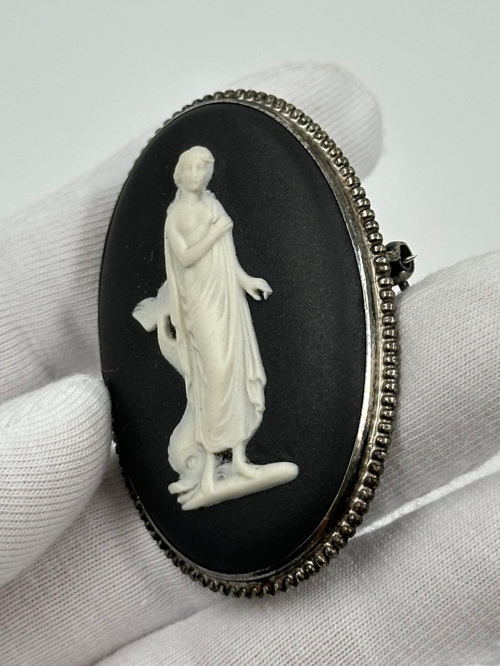 Брошь Wedgwood чёрная