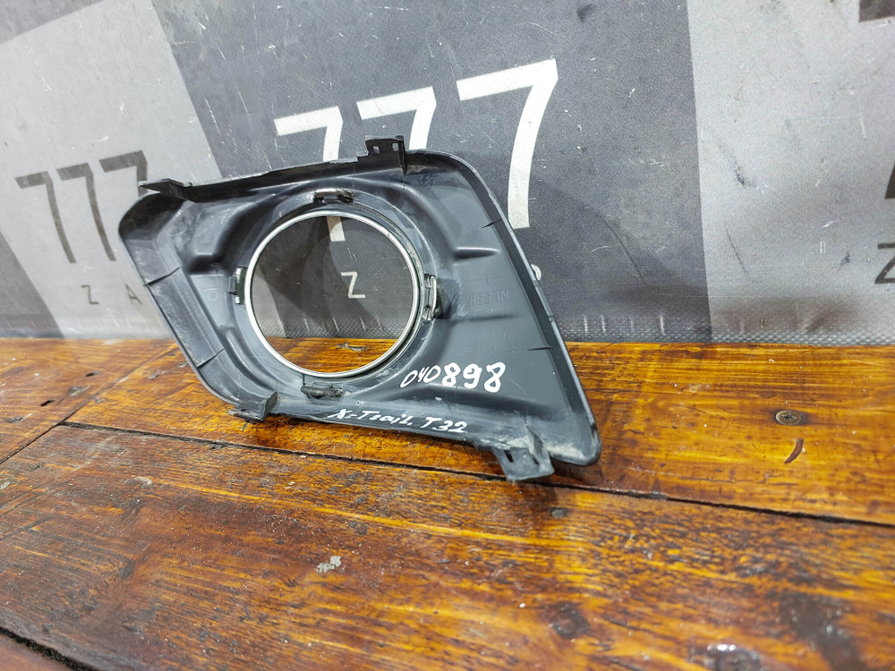 Накладка ПТФ передняя правая Nissan X-Trail 3 (T32) 13-19 Б/У Оригинал 622564BA0B