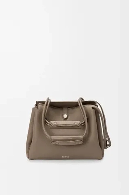 Loewe Сумка Madrid среднего размера из мягкой зернистой телячьей кожи, серо-коричневый