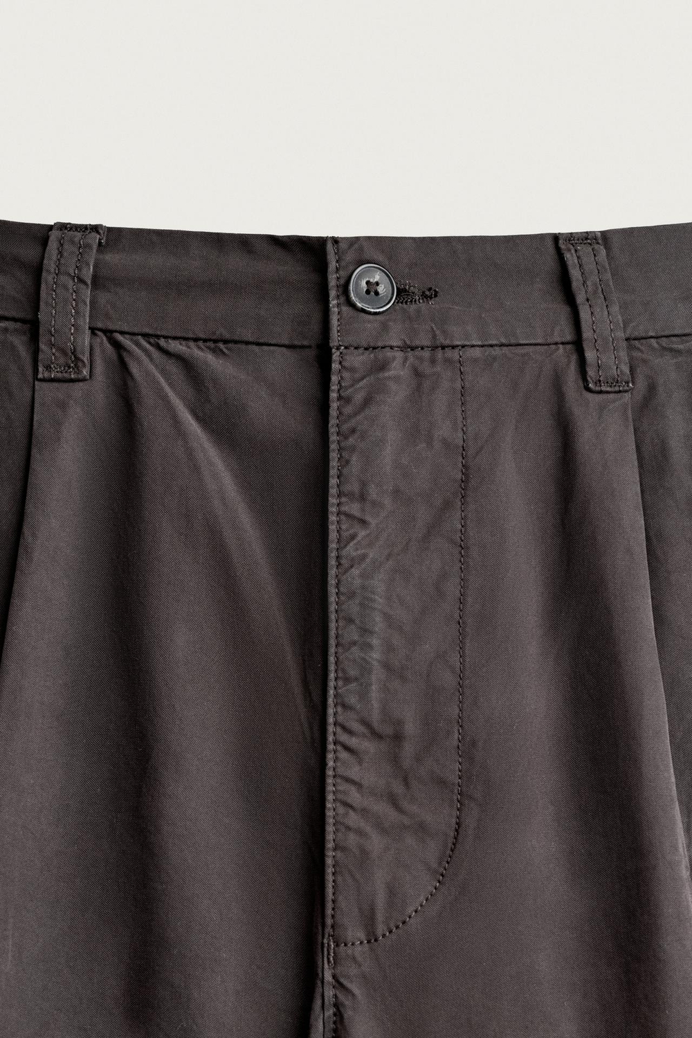 ZARA БРЮКИ ЧИНОС RELAXED FIT СО СКЛАДКАМИ, ТЕМНО-КОРИЧНЕВЫЙ