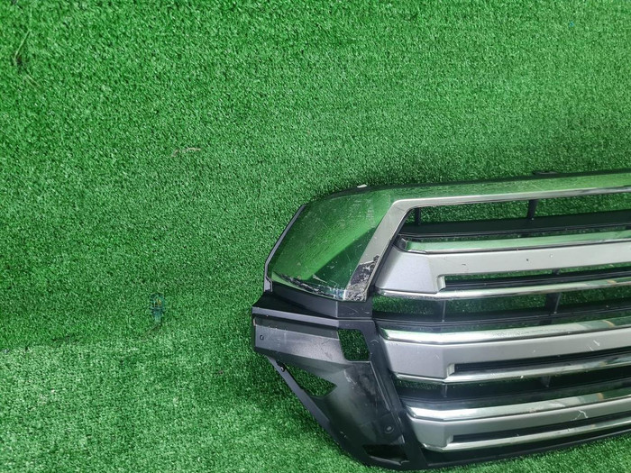 Решетка радиатора Toyota Land Cruiser 200 (2015-2021)
