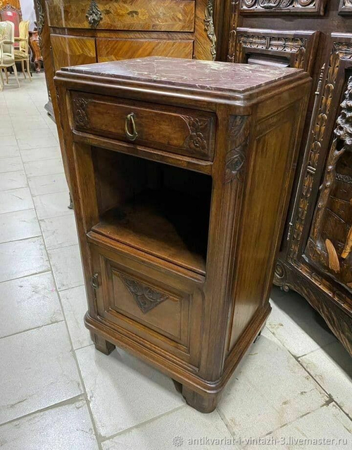 Старинная тумба