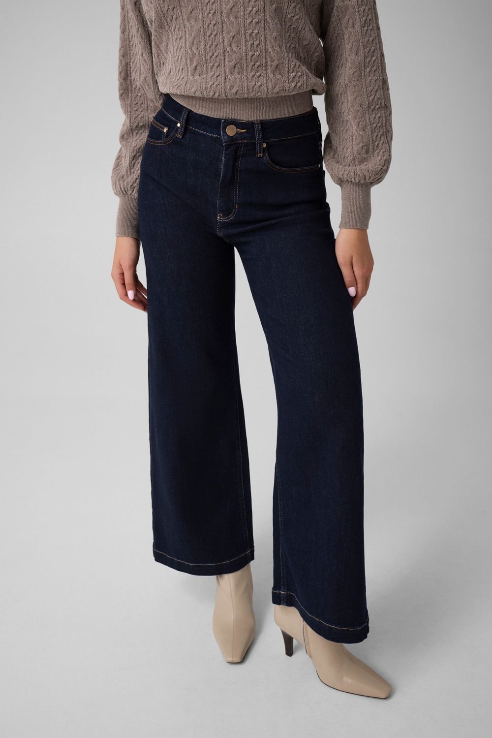 Джинсы женские  GUESS