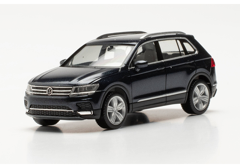 Автомобиль VW Tiguan, пасленовый синий металлик