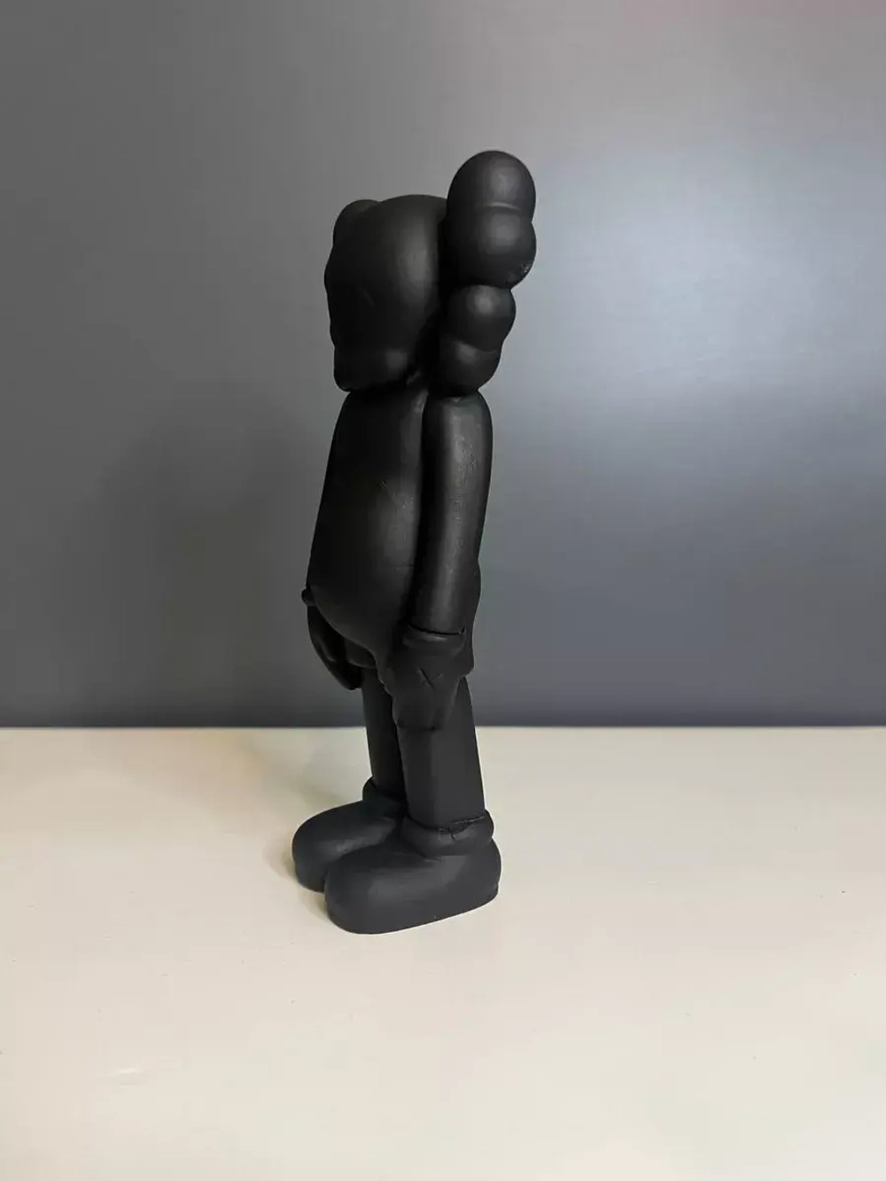 Статуэтка - Скульптура KAWS для интерьера и декора