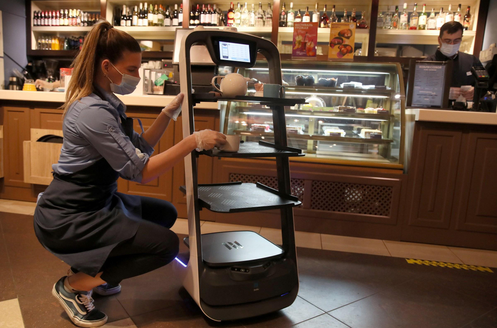 Сервисный робот-доставщик PuduRobotics PuduBot