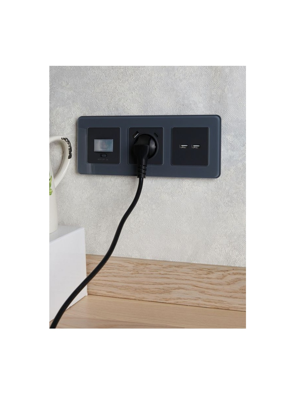 Розетка BRITE USB A+A 3.1А РЮ10-1-БрГ механизм графит IEK BR-U21-D31-K53