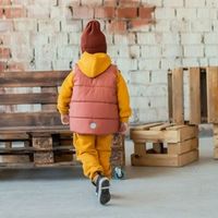 Жилет стеганый с капюшоном "Терракот"
