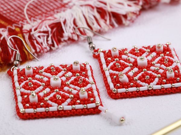 Набор для вышивания бисером Klart, серьги квадратные Красный орнамент, 4,5х4,5 см