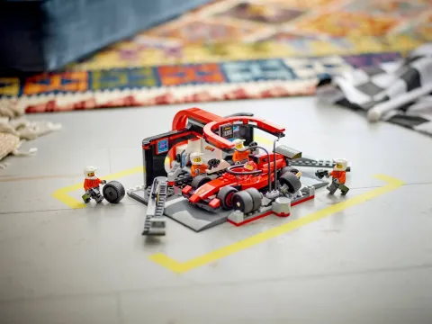 Конструктор LEGO City 60443 Пит-стоп Формулы-1 Ferrari с командой