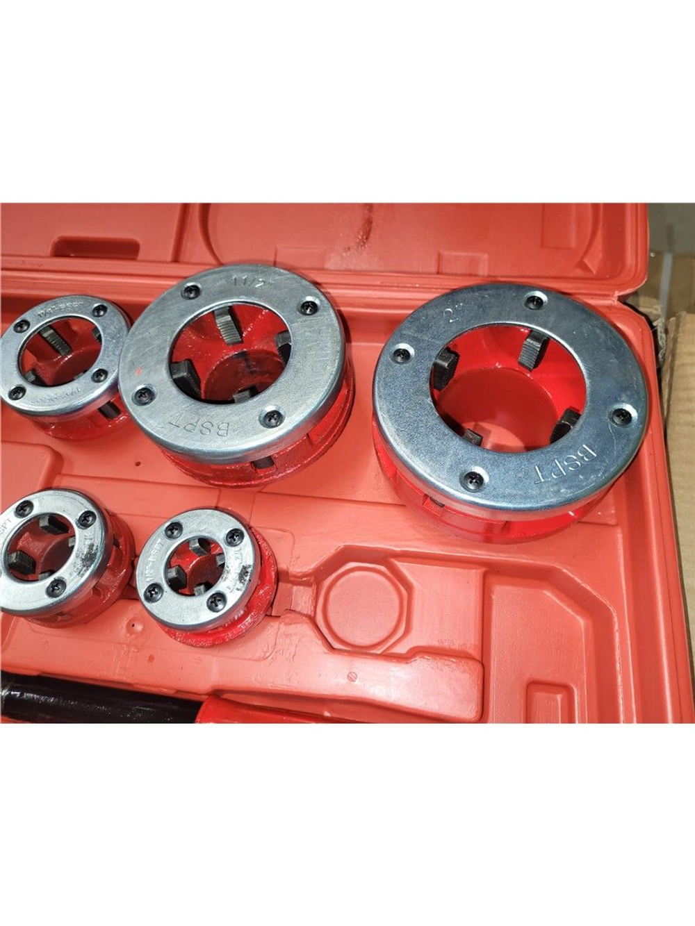 Клуппы трубные набор 6 клуппов трубных 1/2"-2" BSPT с трещоткой