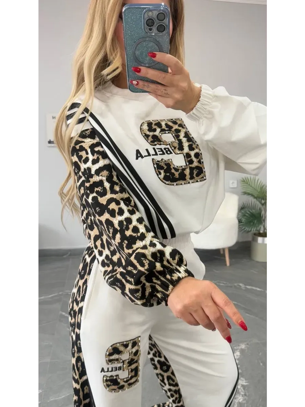 костюм со стразами