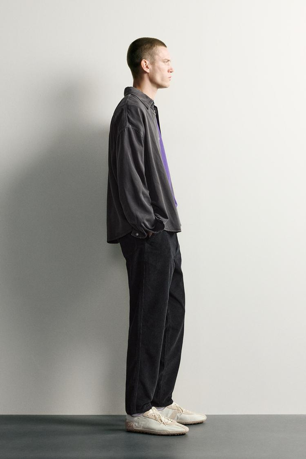 ZARA ВЕЛЬВЕТОВЫЕ БРЮКИ CARROT FIT С ЭФФЕКТОМ ПОТЕРТОСТИ, ЧЕРНЫЙ