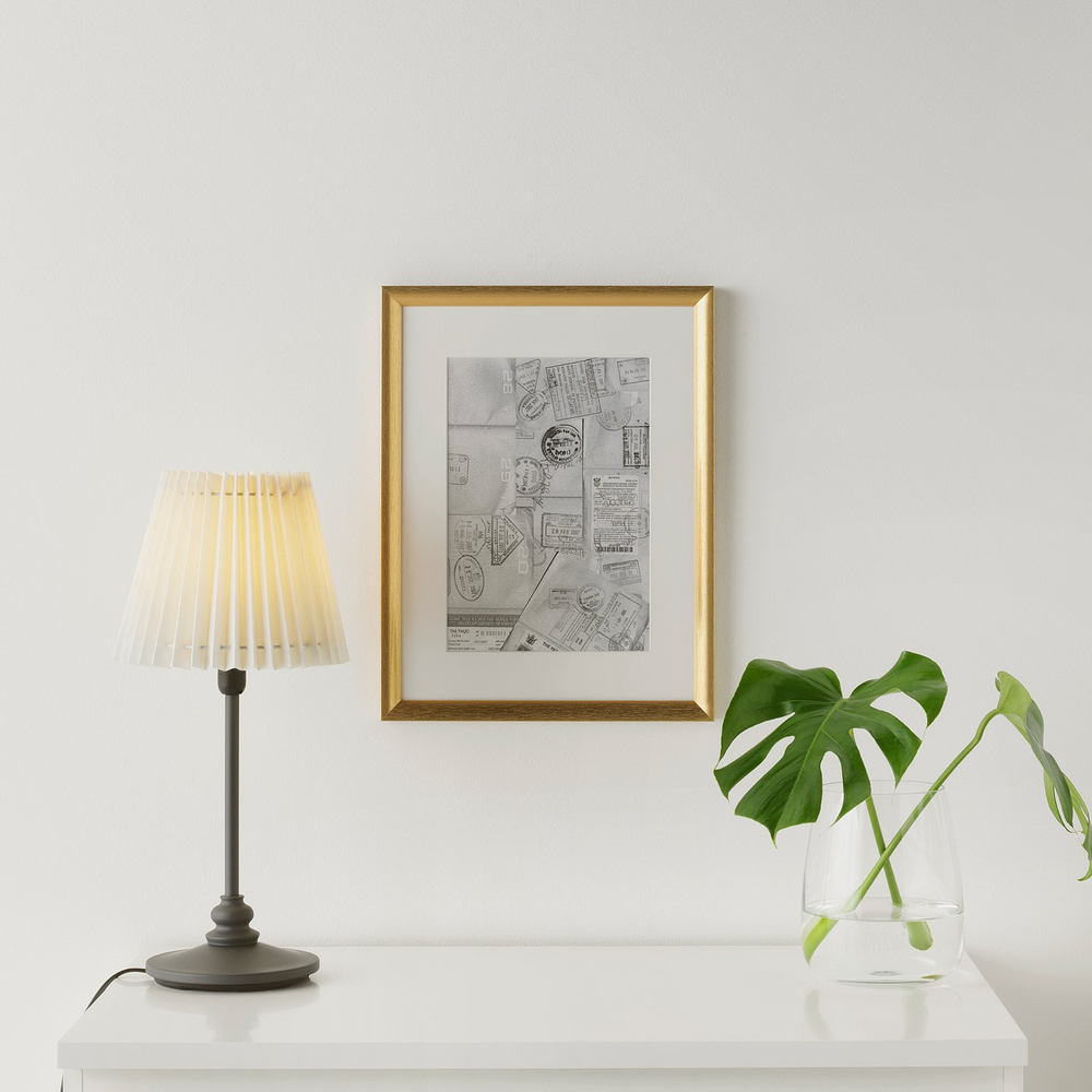 IKEA SILVERHÖJDEN  (ИКЕА СИЛВЕРХЁЙДЕН)  -  Рамка - золотистый цвет 30х40 см