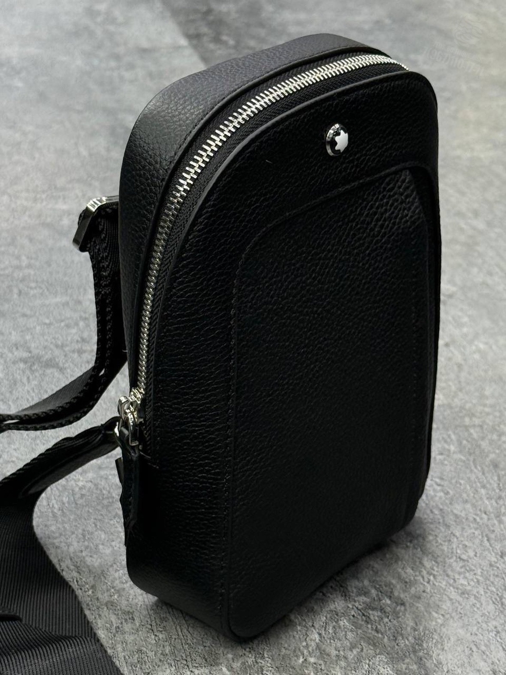 Нагрудная сумка слинг Montblanc Companion Small On