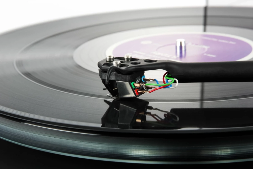 REGA PLANAR 6 (Nd5) WHITE ПРОИГРЫВАТЕЛЬ ВИНИЛОВЫХ ПЛАСТИНОК