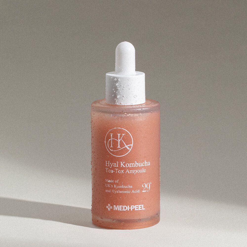 Восстанавливающая сыворотка с 70% комбучи и церамидами MEDIPEEL Hyal Kombucha Tea-Tox Ampoule 50 мл. (Срок годности до 07.04.2027)
