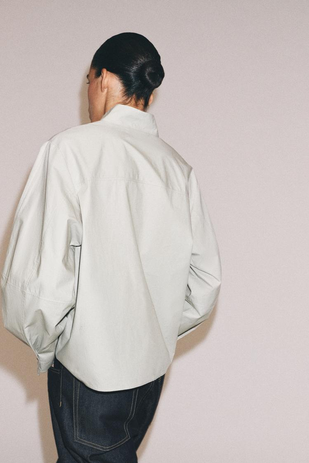 ZARA РУБАШКА С V-ОБРАЗНЫМ ВЫРЕЗОМ ZW COLLECTION, КАМЕННО-СЕРЫЙ