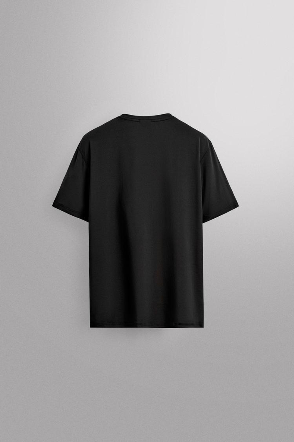 ZARA БАЗОВАЯ СПОРТИВНАЯ ФУТБОЛКА ИЗ ТЕХНИЧЕСКОЙ ТКАНИ, ЧЕРНЫЙ