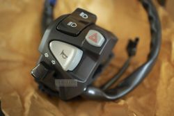 35200-KZZ-J02 SWITCH ASSY., WINKER. Honda CRF250RALLY (2017-2020)