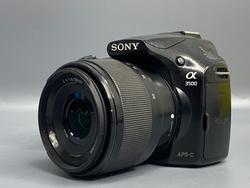 Sony Alpha A3500 Kit 18–50mm 93 000 кадров (не заряжается через micro-USB)