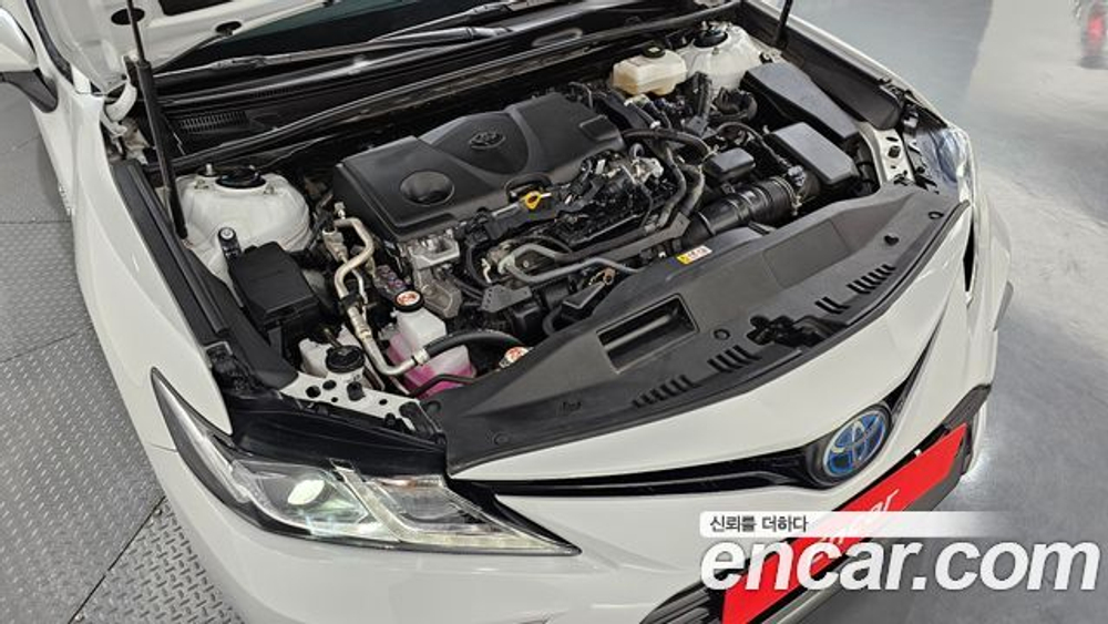 Toyota Camry 2.5 LE Hybrid — 2023