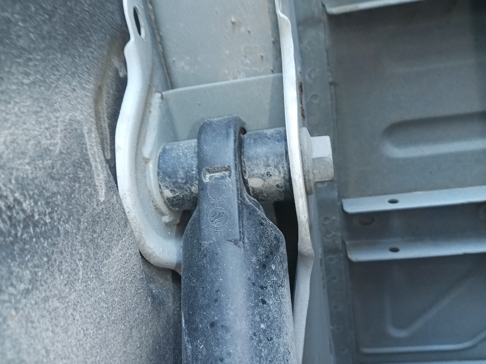 Цилиндр подъема кабины 2018г
