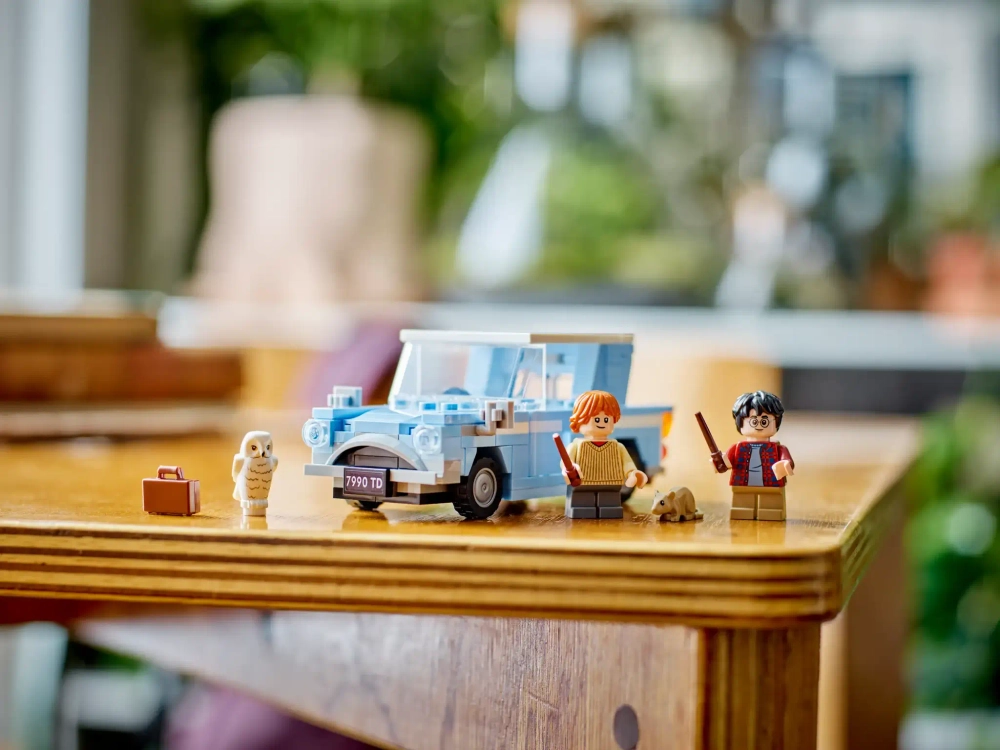Конструктор LEGO Harry Potter 76424 Летающий Ford Anglia