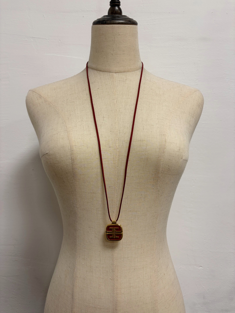 Кулон с эмалью Givenchy 1980
