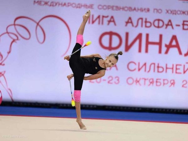 Алиса Стамат в борцовке и бриджах из коллекции "Гран При"