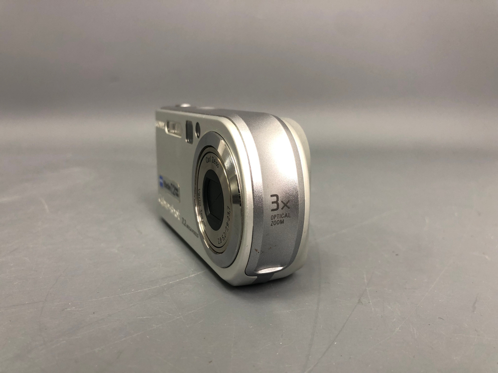Sony Cyber-shot DSC-P200