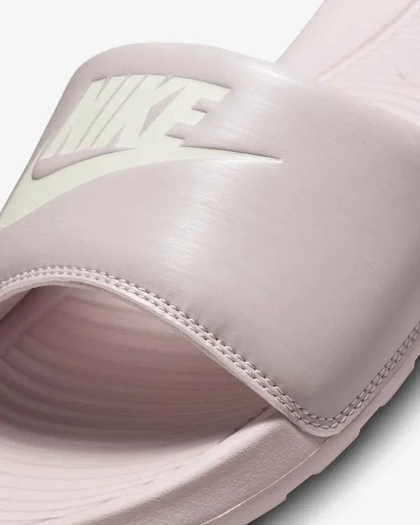Сланцы женские NIKE W NIKE VICTORI ONE SLIDE