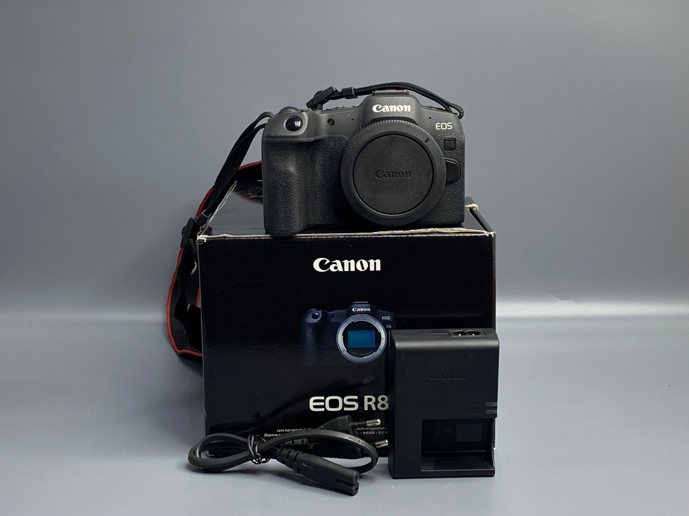 Canon EOS R8