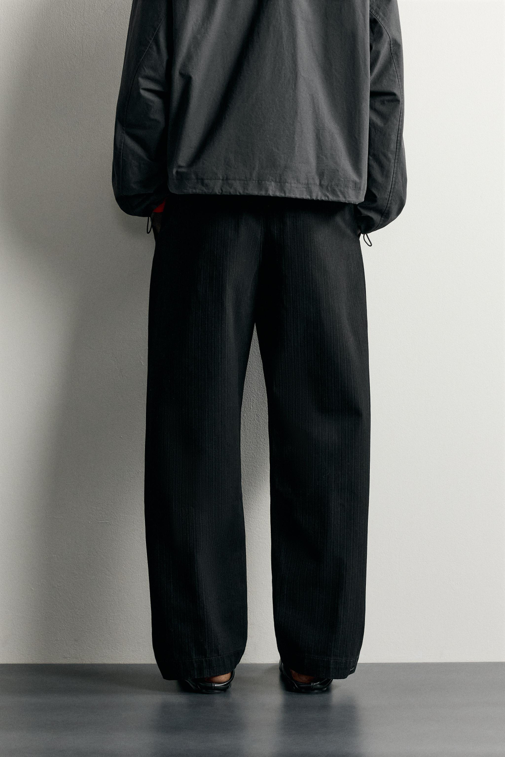 БРЮКИ ЧИНОС RELAXED FIT СО СКЛАДКАМИ — ZARA · 4048/355