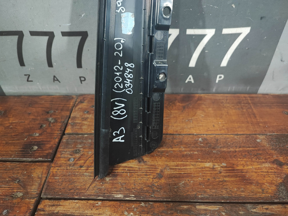 Накладка двери задней правой Audi A3 (8V) 12-20 Б/У Оригинал 8V4839902B