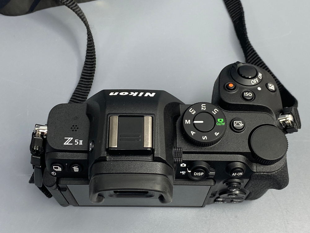 Nikon Z5 II — 850 кадров состояние нового