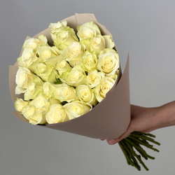 Flower bouquet of 25 white Kenyan roses